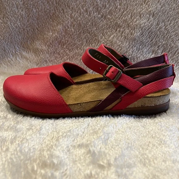 EL NATURALISTA Zumaia Mary Jane Sandals - Picture 4 of 10